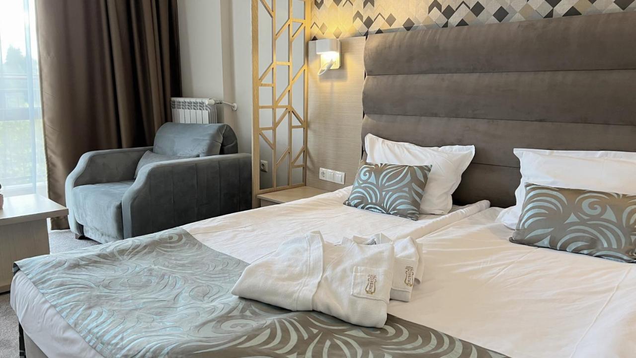 Hotel Orpheus - Casino And Spa 팜포로보 외부 사진