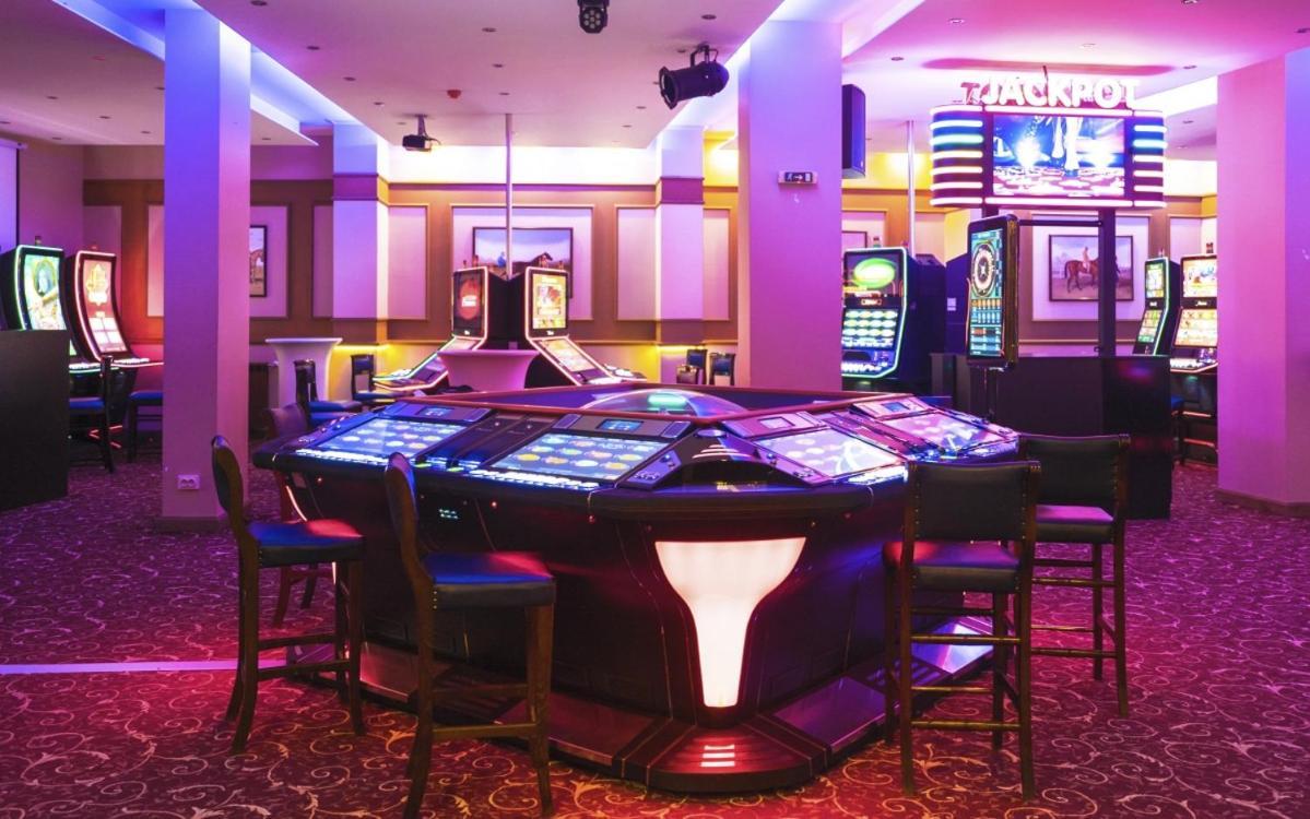 Hotel Orpheus - Casino And Spa 팜포로보 외부 사진