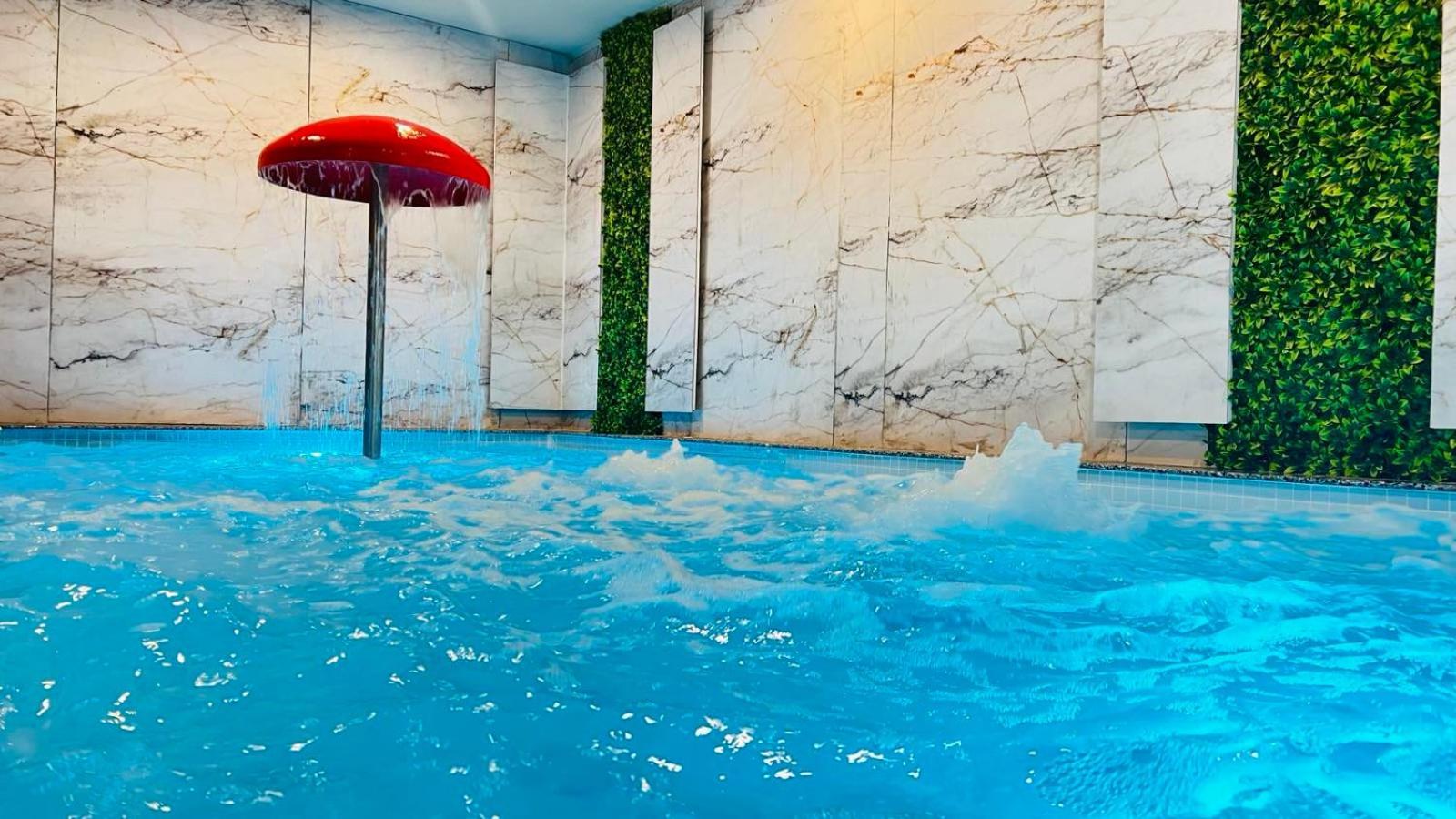 Hotel Orpheus - Casino And Spa 팜포로보 외부 사진